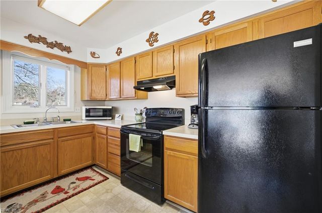 1267 Foursome LN, Virginia Beach, VA 23455