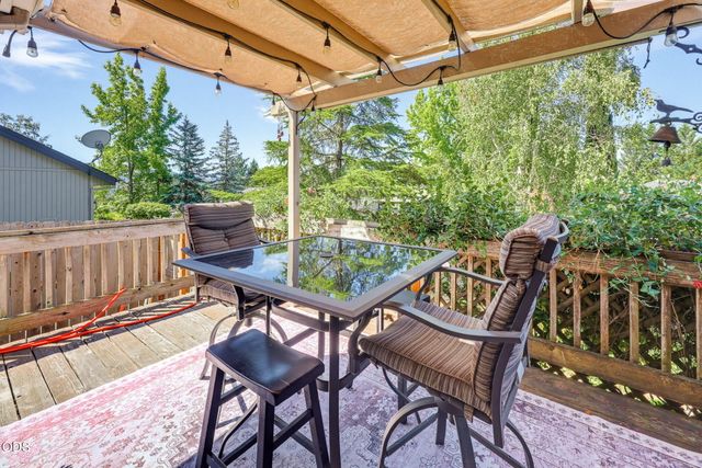811 NE Oregon Avenue, Grants Pass, OR 97526