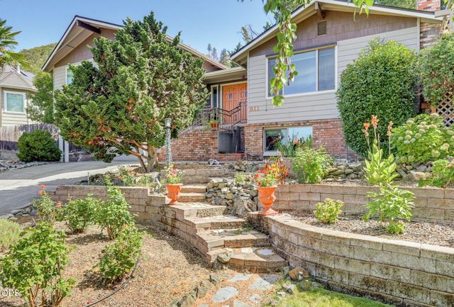 811 NE Oregon Avenue, Grants Pass, OR 97526