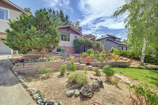811 NE Oregon Avenue, Grants Pass, OR 97526