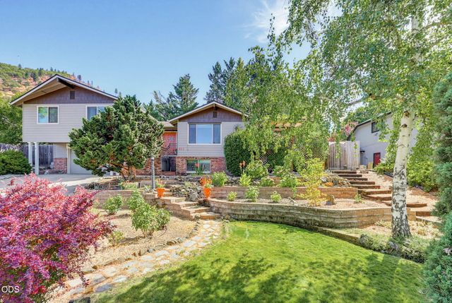 811 NE Oregon Avenue, Grants Pass, OR 97526