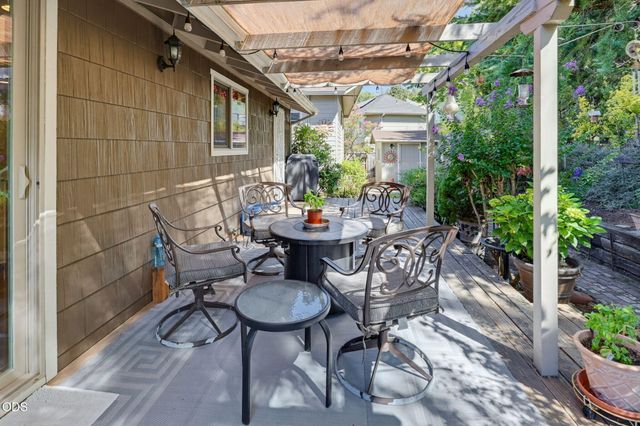 811 NE Oregon Avenue, Grants Pass, OR 97526