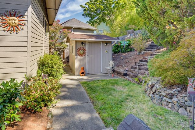 811 NE Oregon Avenue, Grants Pass, OR 97526