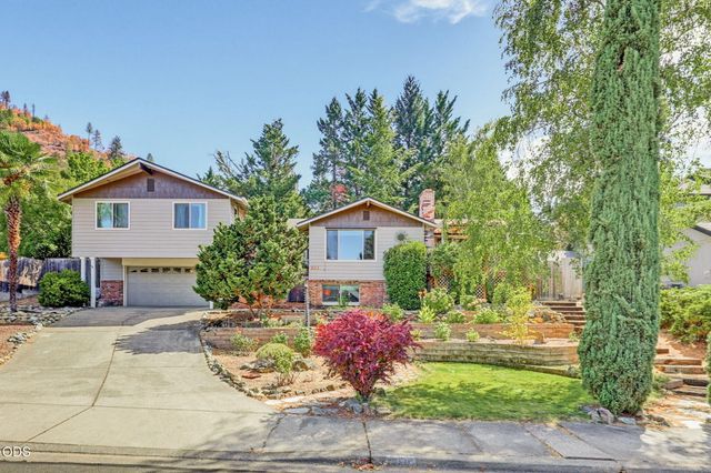 811 NE Oregon Avenue, Grants Pass, OR 97526