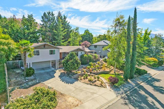811 NE Oregon Avenue, Grants Pass, OR 97526