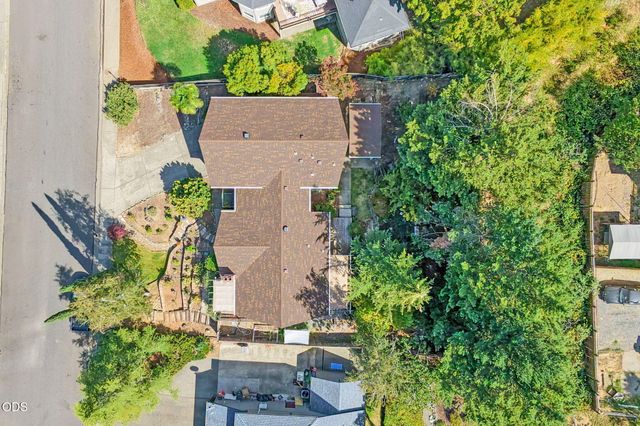 811 NE Oregon Avenue, Grants Pass, OR 97526