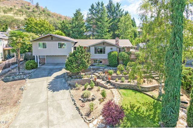 811 NE Oregon Avenue, Grants Pass, OR 97526