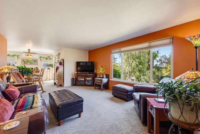 811 NE Oregon Avenue, Grants Pass, OR 97526