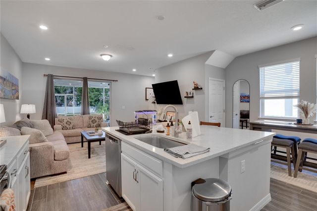 2915 GRAND KEMERTON PLACE, Tampa, FL 33618