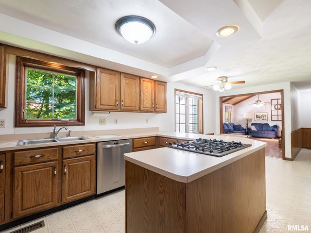 11923 N DEVINWOOD Drive, Dunlap, IL 61525