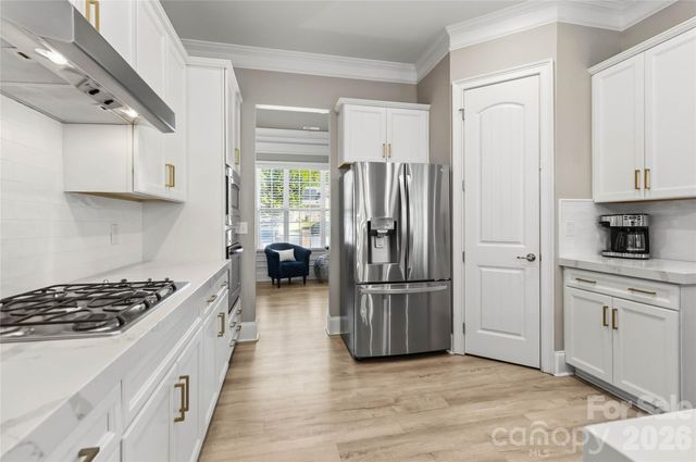 6526 Saint John Lane, Charlotte, NC 28210