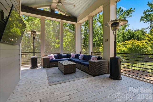 6526 Saint John Lane, Charlotte, NC 28210