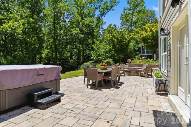 6526 Saint John Lane, Charlotte, NC 28210