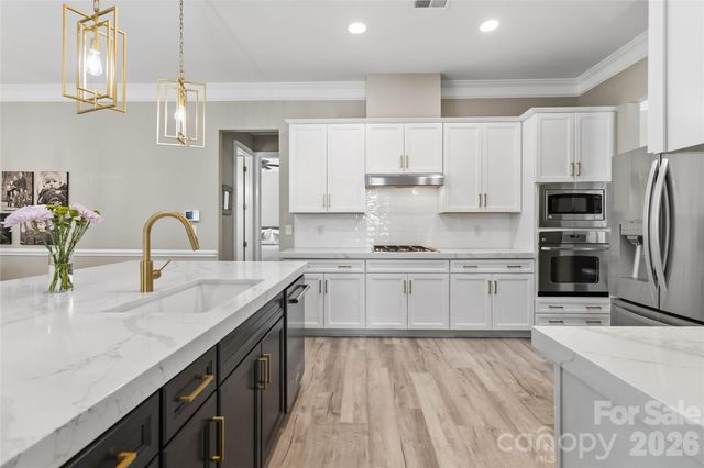 6526 Saint John Lane, Charlotte, NC 28210
