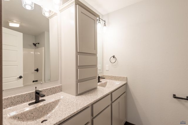 624 BULL RUN DR, Box Elder, SD 57719