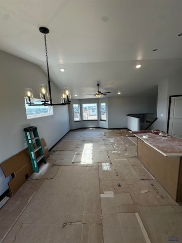 624 BULL RUN DR, Box Elder, SD 57719