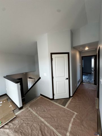 624 BULL RUN DR, Box Elder, SD 57719