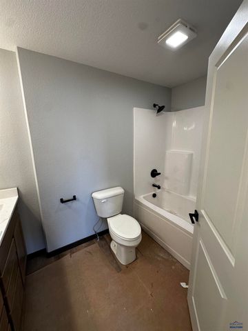 624 BULL RUN DR, Box Elder, SD 57719