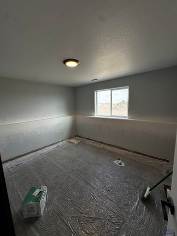 624 BULL RUN DR, Box Elder, SD 57719