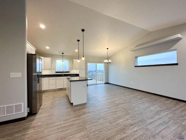 624 BULL RUN DR, Box Elder, SD 57719