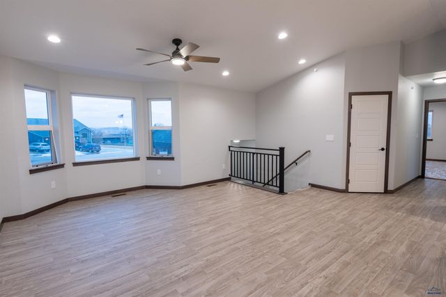 624 BULL RUN DR, Box Elder, SD 57719