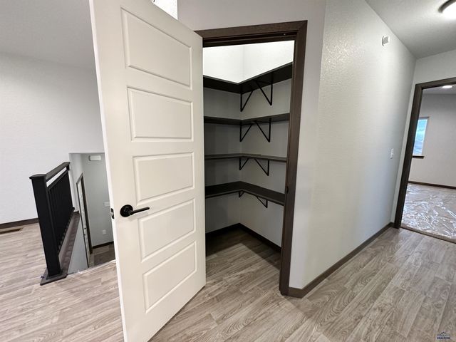 624 BULL RUN DR, Box Elder, SD 57719