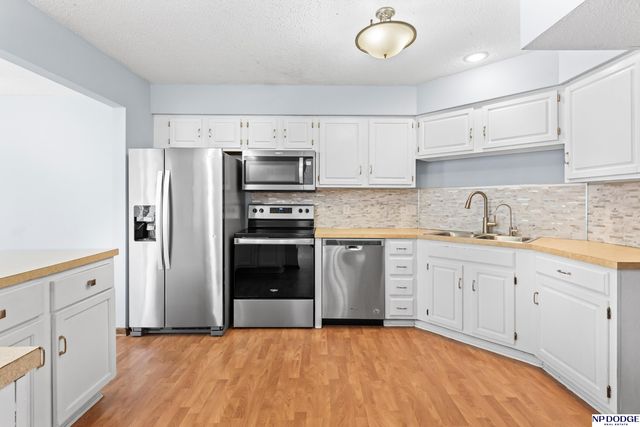 4010 N 104 Plaza, Omaha, NE 68134