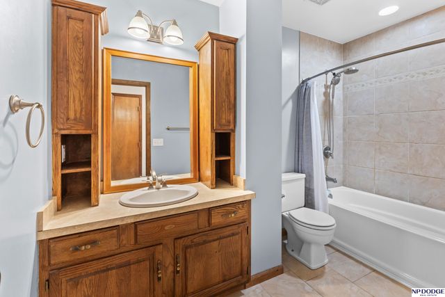 4010 N 104 Plaza, Omaha, NE 68134