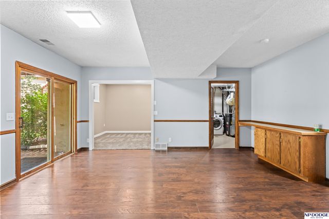 4010 N 104 Plaza, Omaha, NE 68134