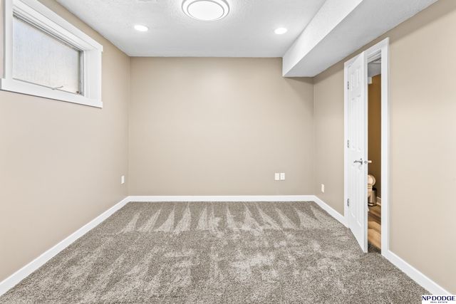 4010 N 104 Plaza, Omaha, NE 68134