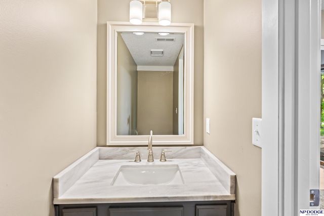 4010 N 104 Plaza, Omaha, NE 68134