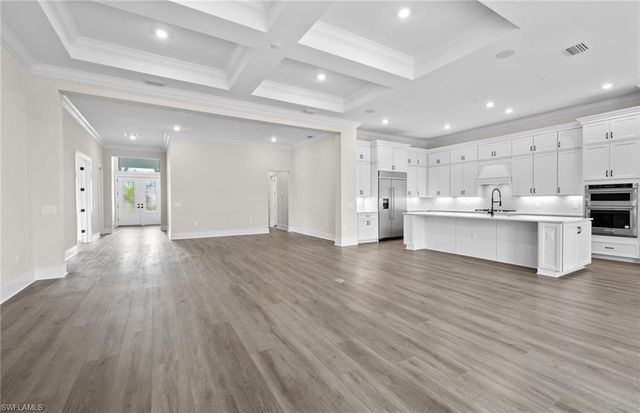 2004 Don Benito WAY, Naples, FL 34120