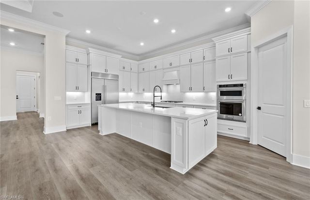 2004 Don Benito WAY, Naples, FL 34120
