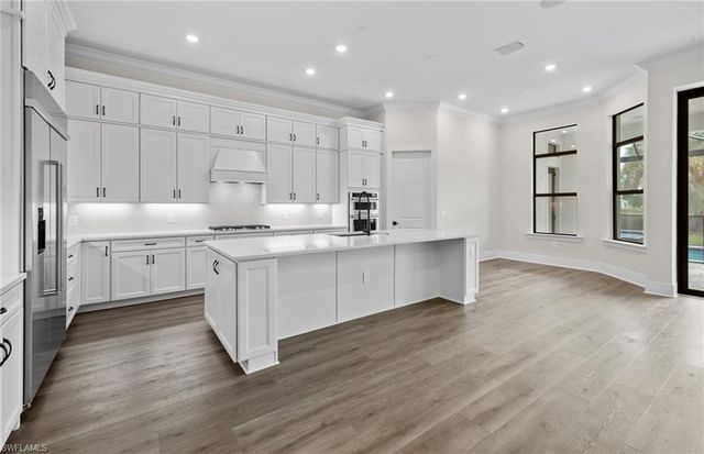 2004 Don Benito WAY, Naples, FL 34120