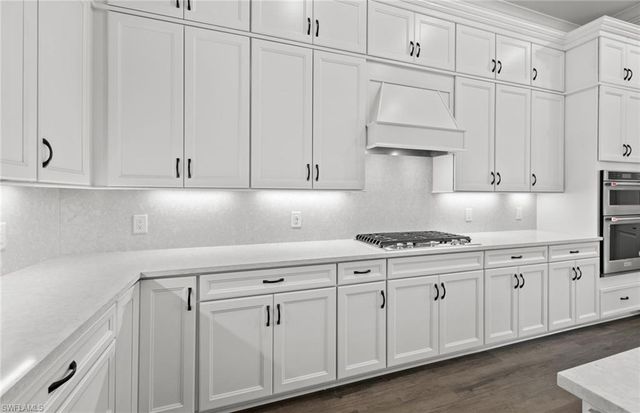 2004 Don Benito WAY, Naples, FL 34120