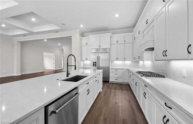 2004 Don Benito WAY, Naples, FL 34120