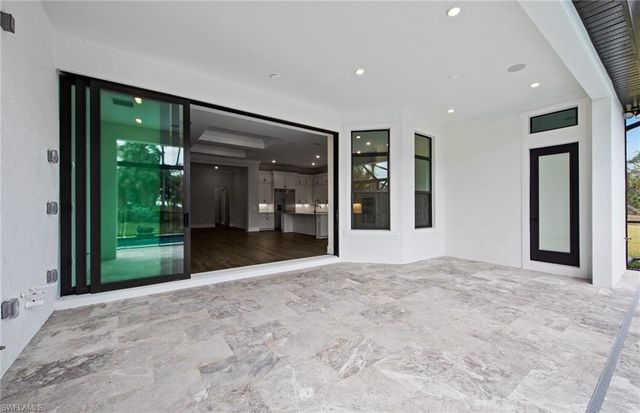 2004 Don Benito WAY, Naples, FL 34120