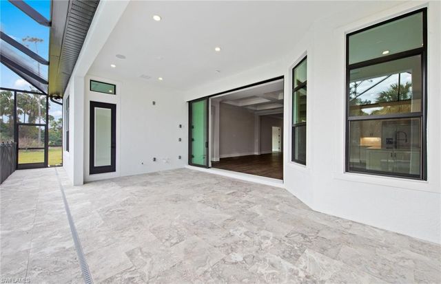2004 Don Benito WAY, Naples, FL 34120