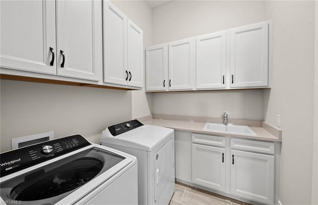 2004 Don Benito WAY, Naples, FL 34120