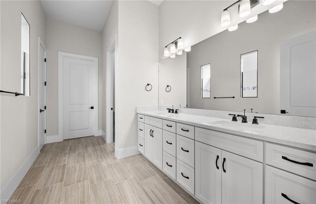 2004 Don Benito WAY, Naples, FL 34120