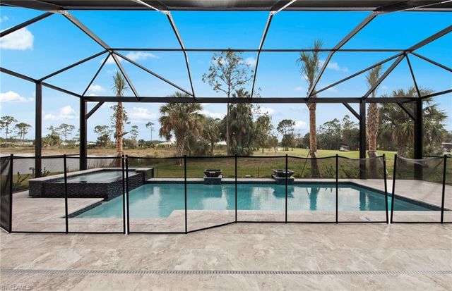 2004 Don Benito WAY, Naples, FL 34120