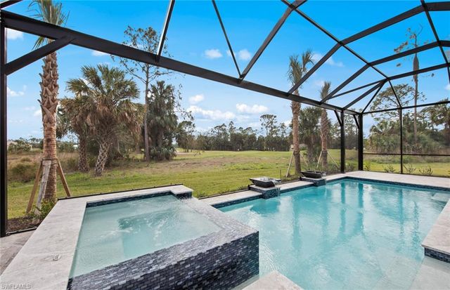 2004 Don Benito WAY, Naples, FL 34120