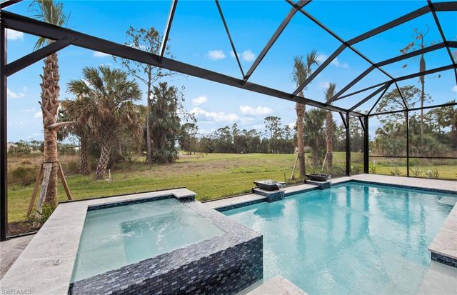 2004 Don Benito WAY, Naples, FL 34120