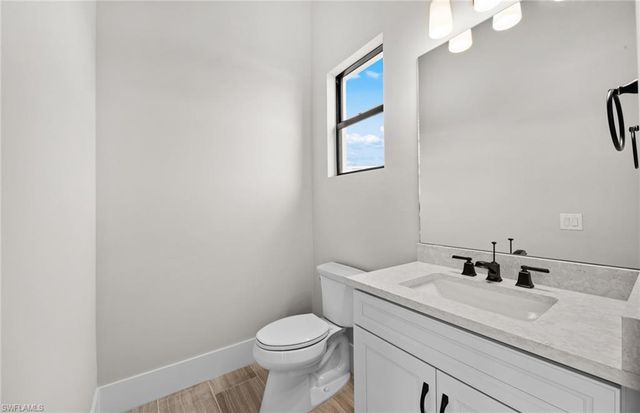 2004 Don Benito WAY, Naples, FL 34120