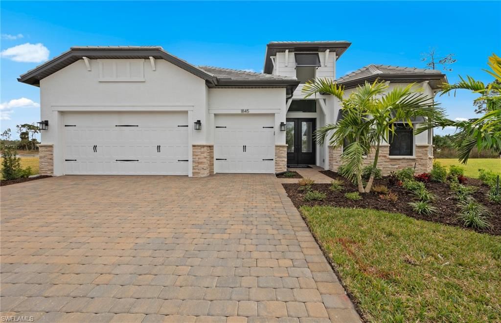 2004 Don Benito WAY, Naples, FL 34120