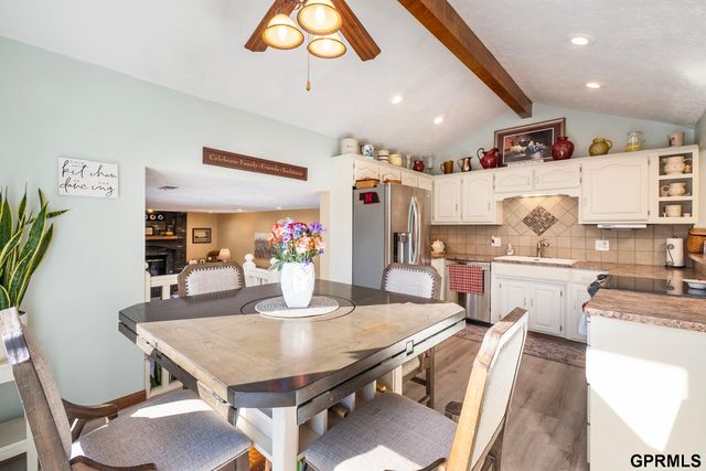 821 Juniper Circle, Papillion, NE 68046