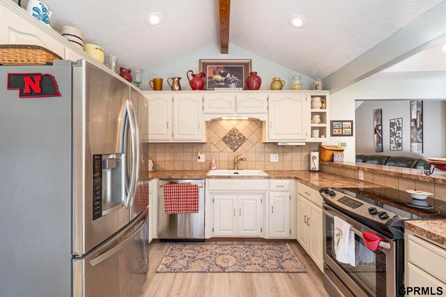 821 Juniper Circle, Papillion, NE 68046