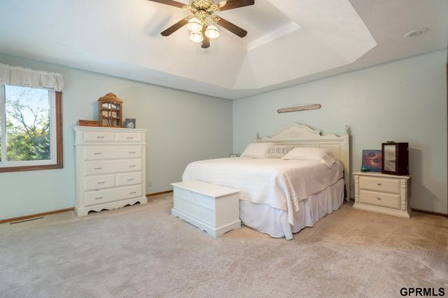 821 Juniper Circle, Papillion, NE 68046