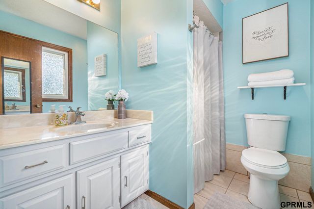 821 Juniper Circle, Papillion, NE 68046