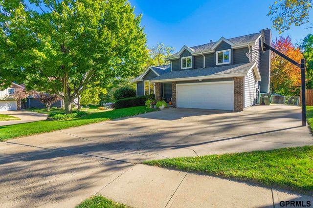 821 Juniper Circle, Papillion, NE 68046